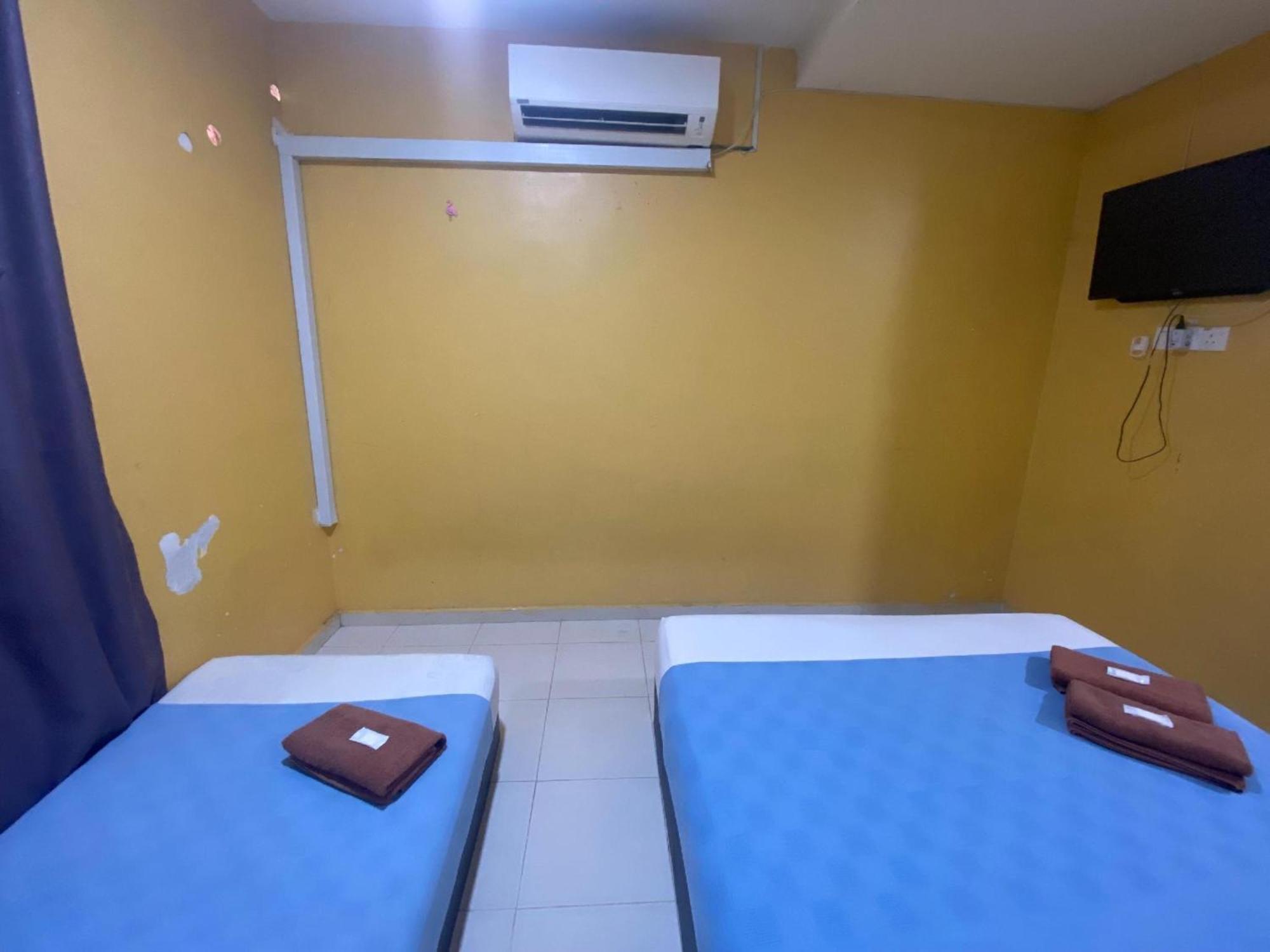 Oyo 91065 Hotel De Anjung Muadzam Shah Exterior photo