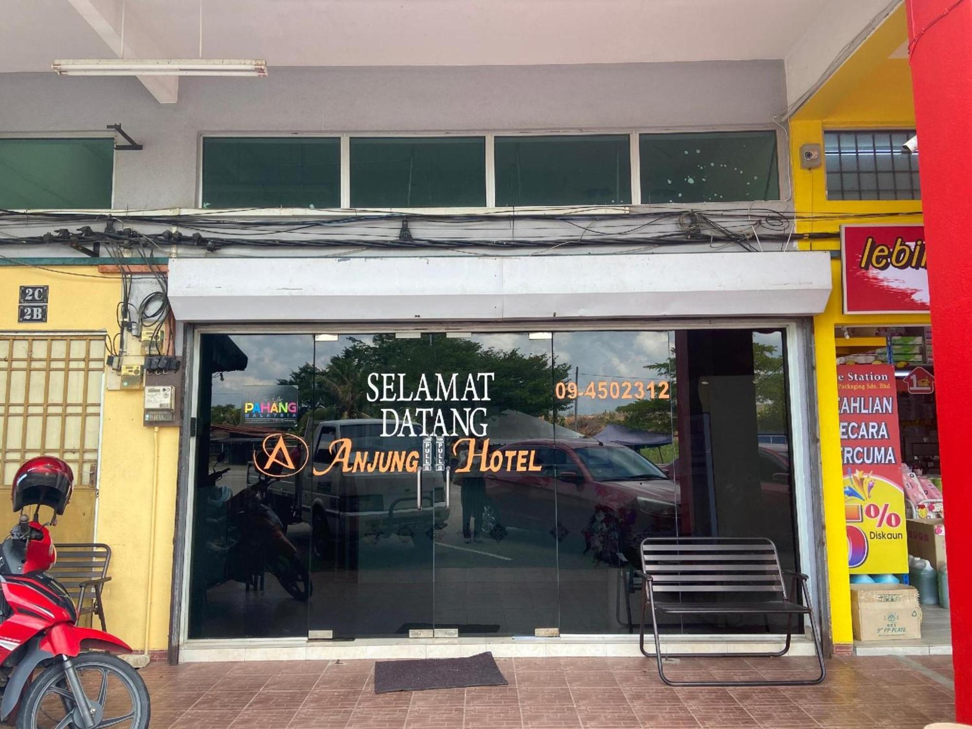 Oyo 91065 Hotel De Anjung Muadzam Shah Exterior photo