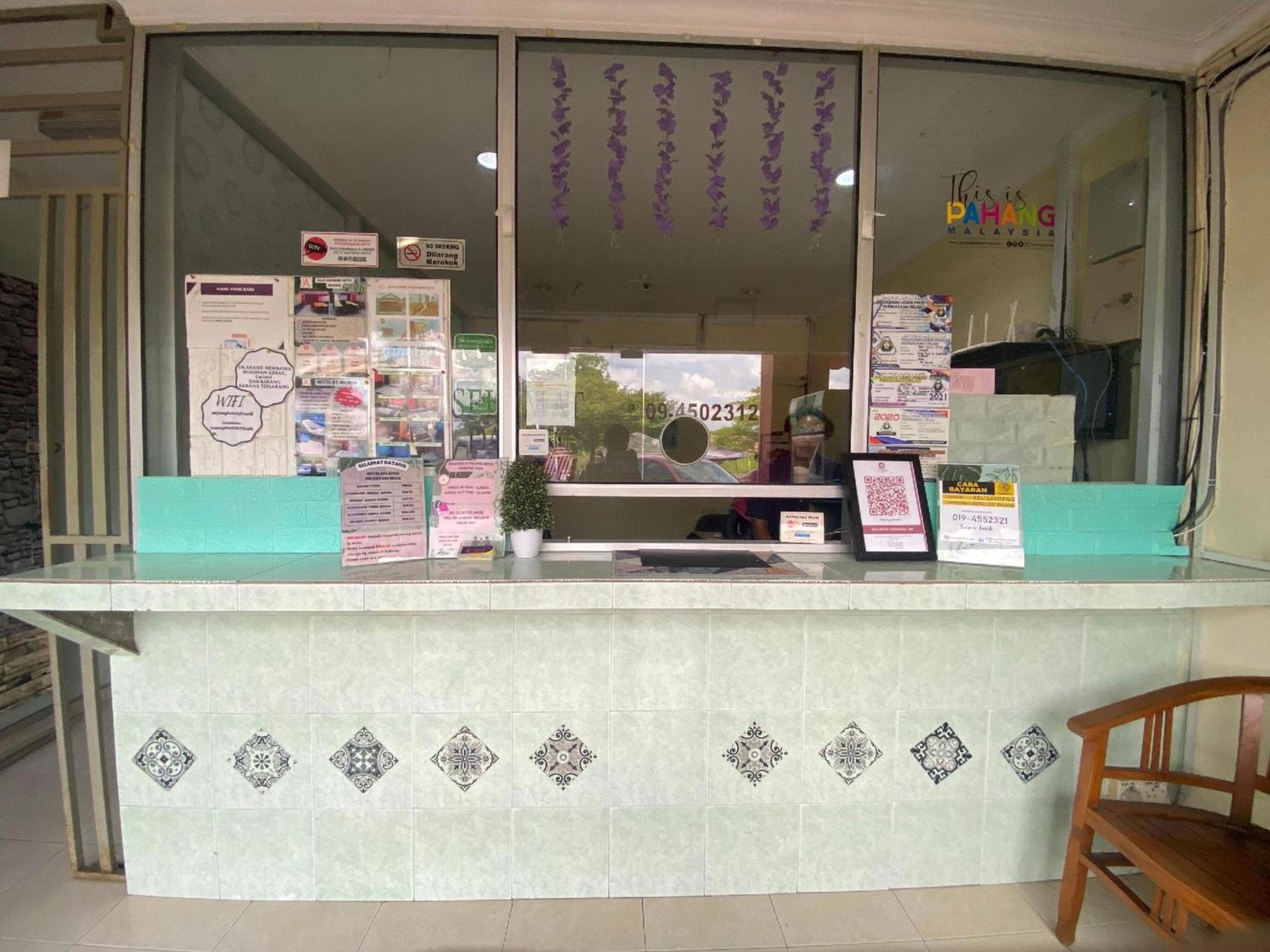 Oyo 91065 Hotel De Anjung Muadzam Shah Exterior photo